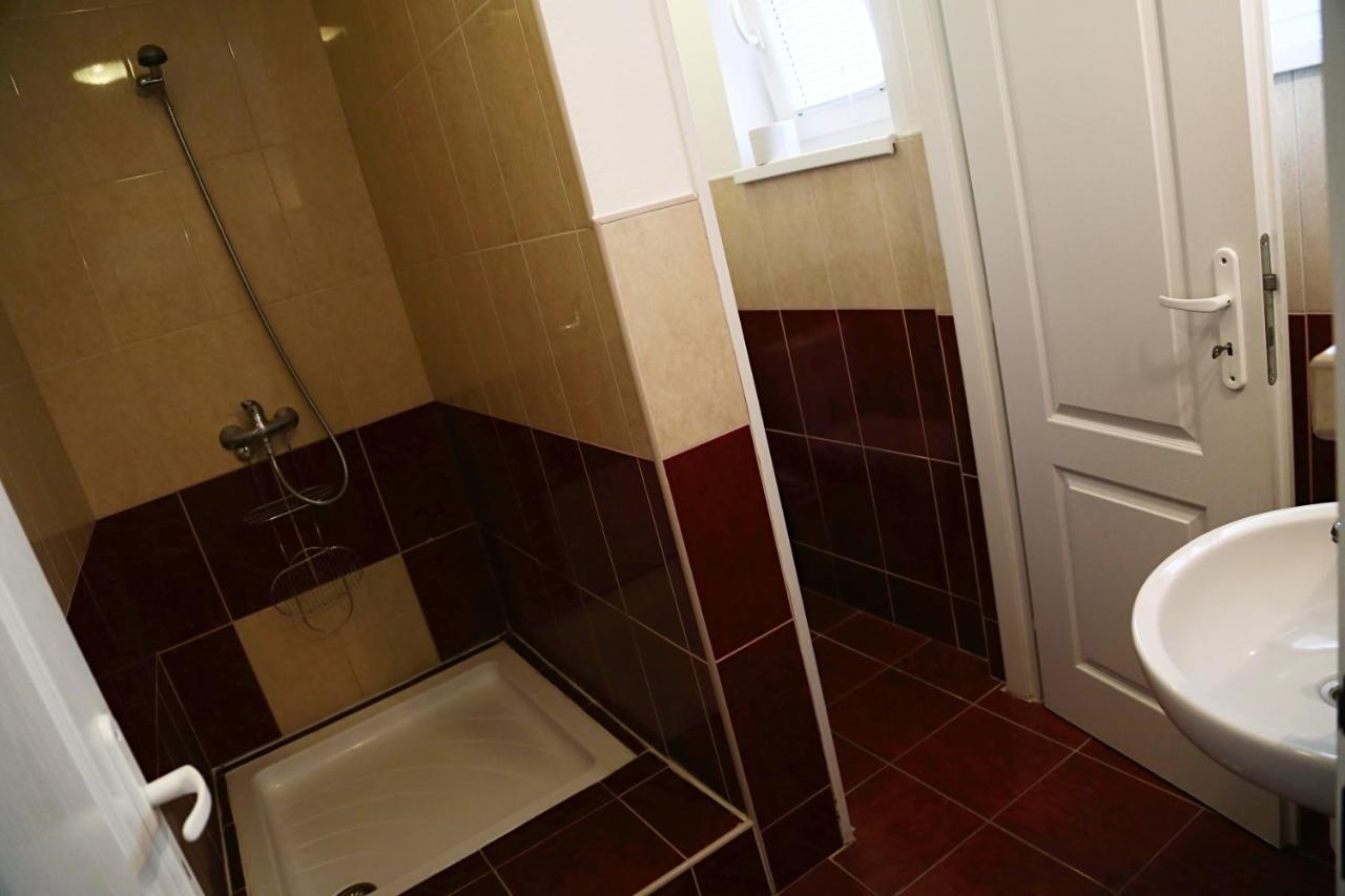 Apartmánový dom Flóra Veľký Meder Esterno foto